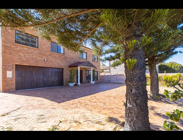 5 BEDROOM HOUSE RENTED IN FLAMINGO VLEI